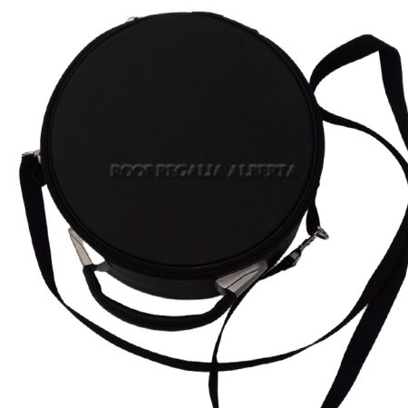 Crown case with shoulder strips
