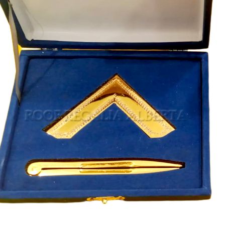 Lodge Working tool with box #2