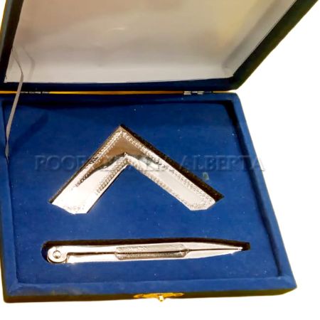 Lodge Working tool with box #3